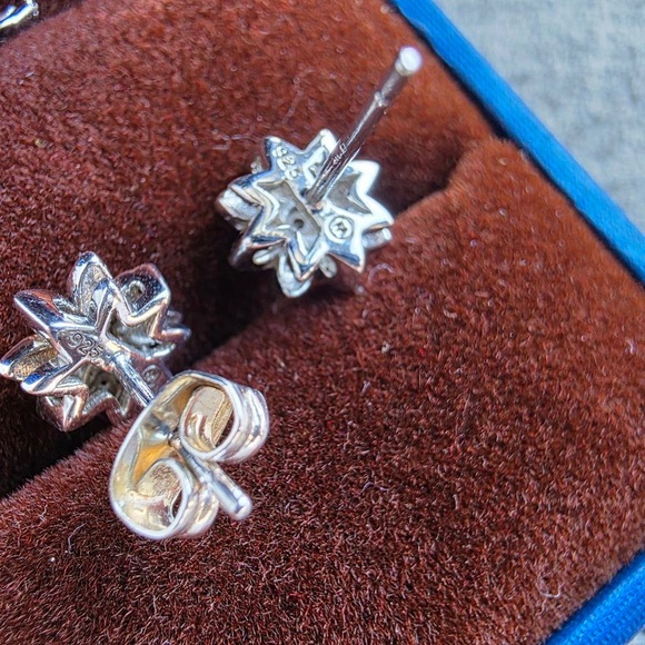 Macy’s Diamond Flower Stud Earrings 1/10 ct. t.w. in 925 Sterling Silver - Picture 5 of 7